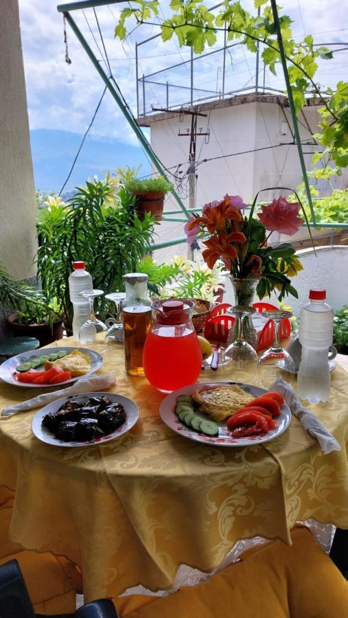 Relax Guesthouse Gjirokastër Extérieur photo