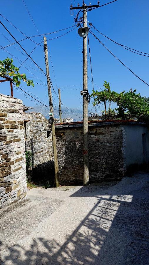 Relax Guesthouse Gjirokastër Extérieur photo